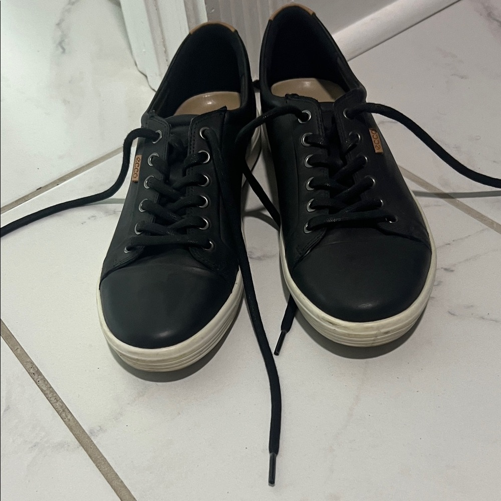 ECCO
Women's Soft VII Leather Lace Up Sneakers